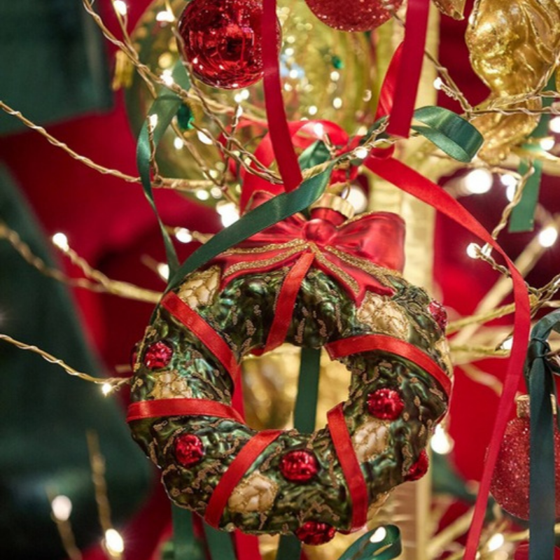 Ornament - Krans - Groen/rood in de kerstboom