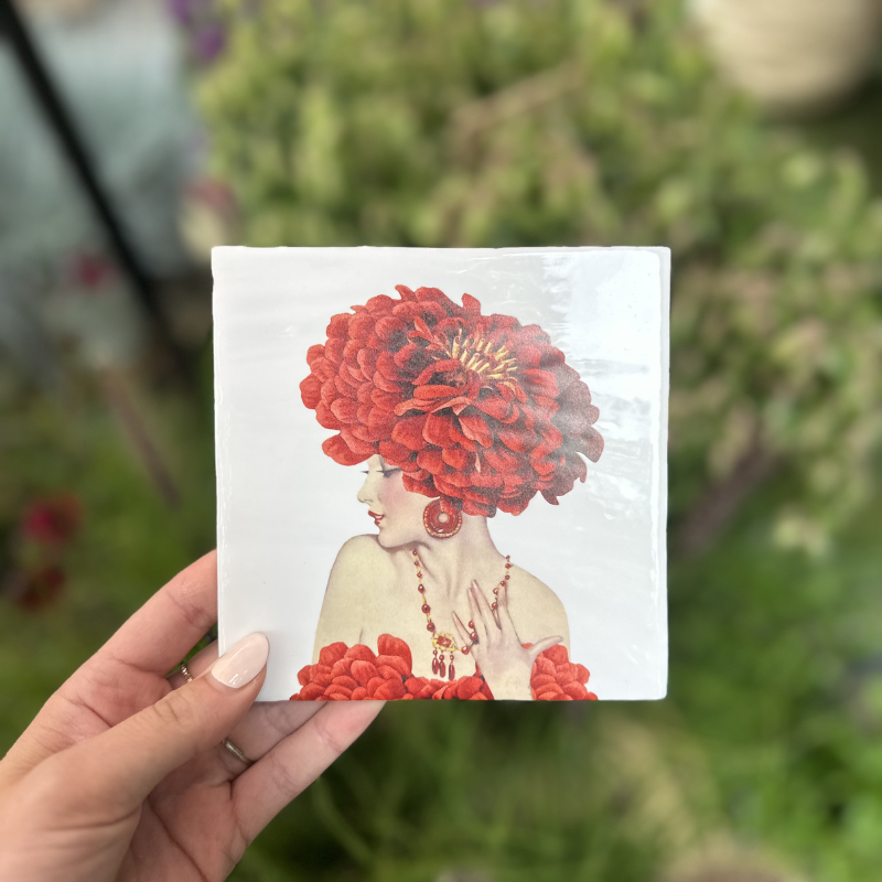 Tegel - Lady in red
