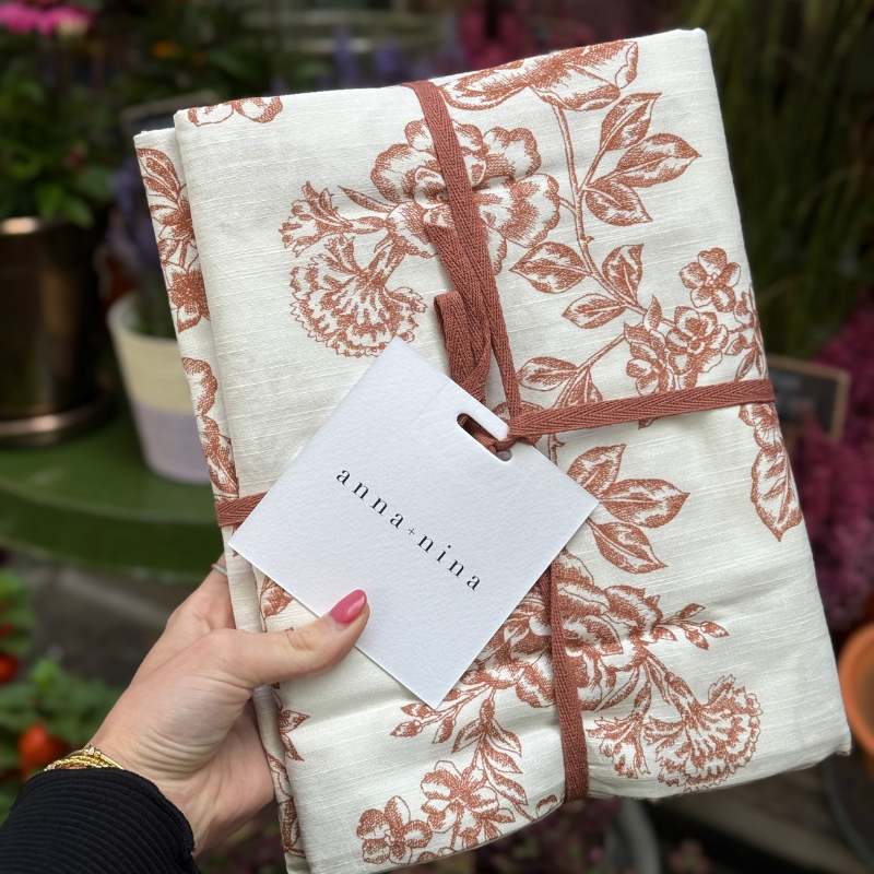 Anna+nina - Whimsical Rose Tablecloth