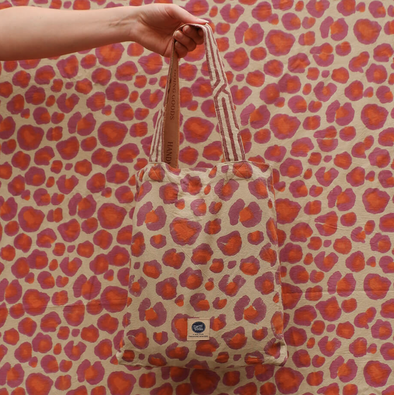 Tafelkleed Doing Goods in draagtas - Pink Leopard