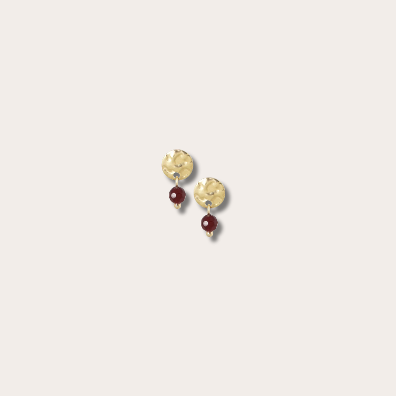Gehamerde oorstekertjes met gemstone (1.2cm) / bordeaux