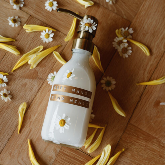 Hand lotion soft hands kind heart, transparent, messing dop - 250 ml
